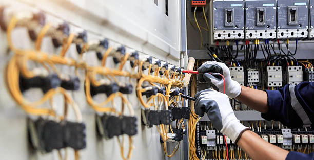 Professional Electrician technician working in Sullivan, IL